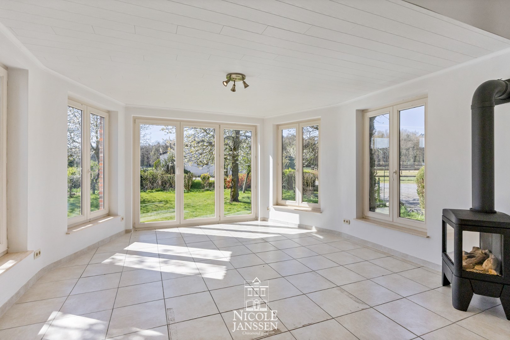 Gezellige zithoek met gaskachel 