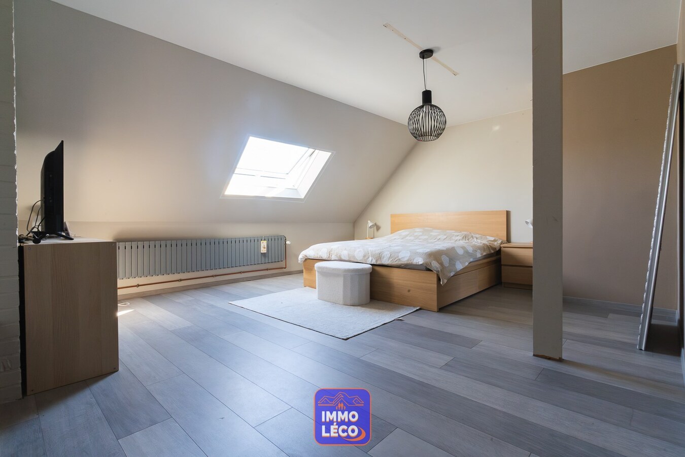 Maison avec garage et jardin, en plein centre-ville, 325m² de surface habitable ! COUP DE COEUR ! 