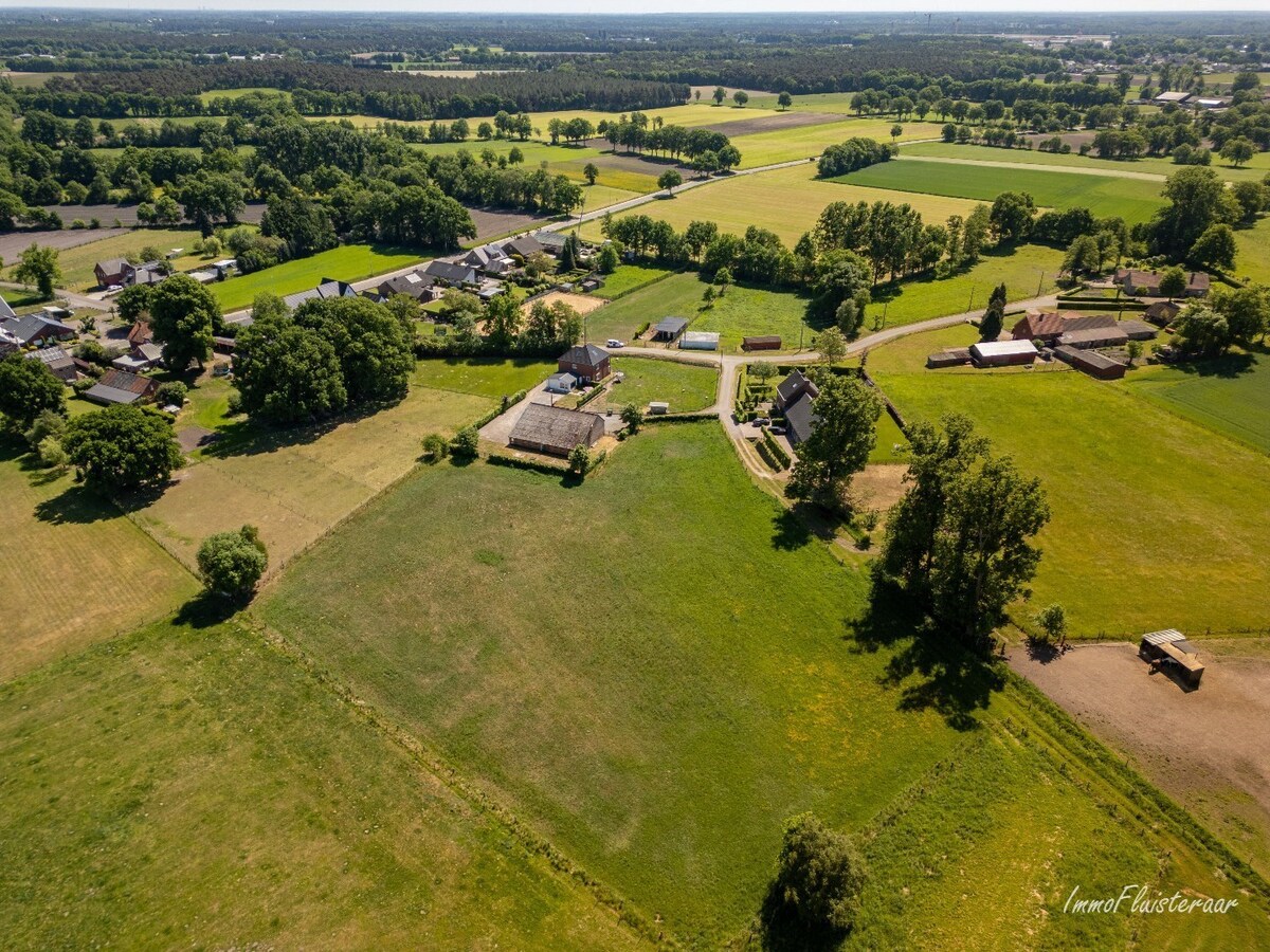 Gerenoveerde gezinswoning met ruime loods en weilanden op ca. 1,43 ha te Pelt 