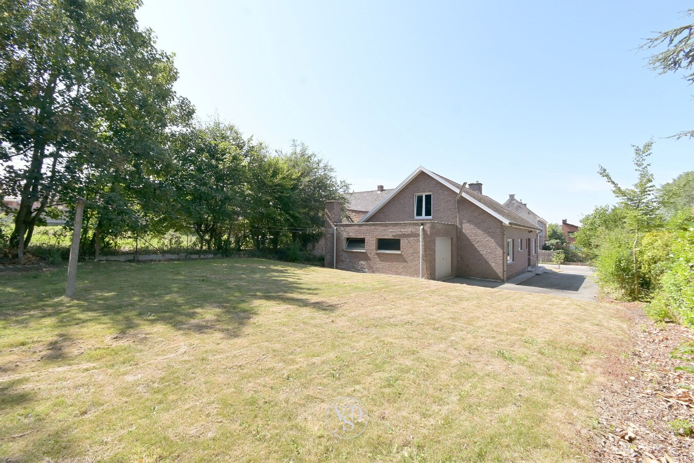 Degelijke eigendom in hartje Dikkelvenne 