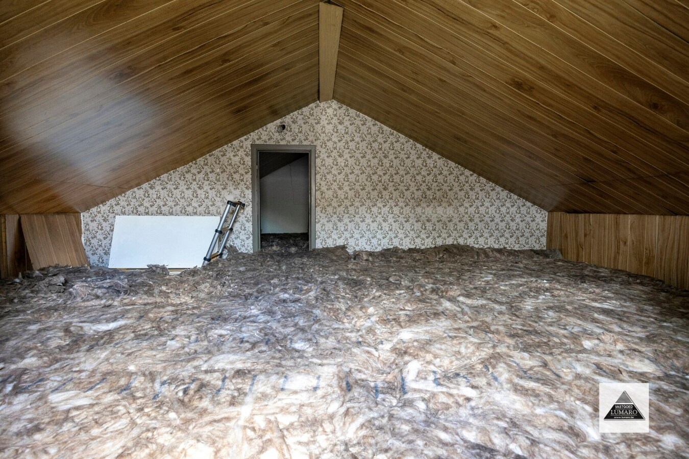 Instapklare woning voor gelijkvloers wonen. 3 slaapkamers, kelder met garage. 