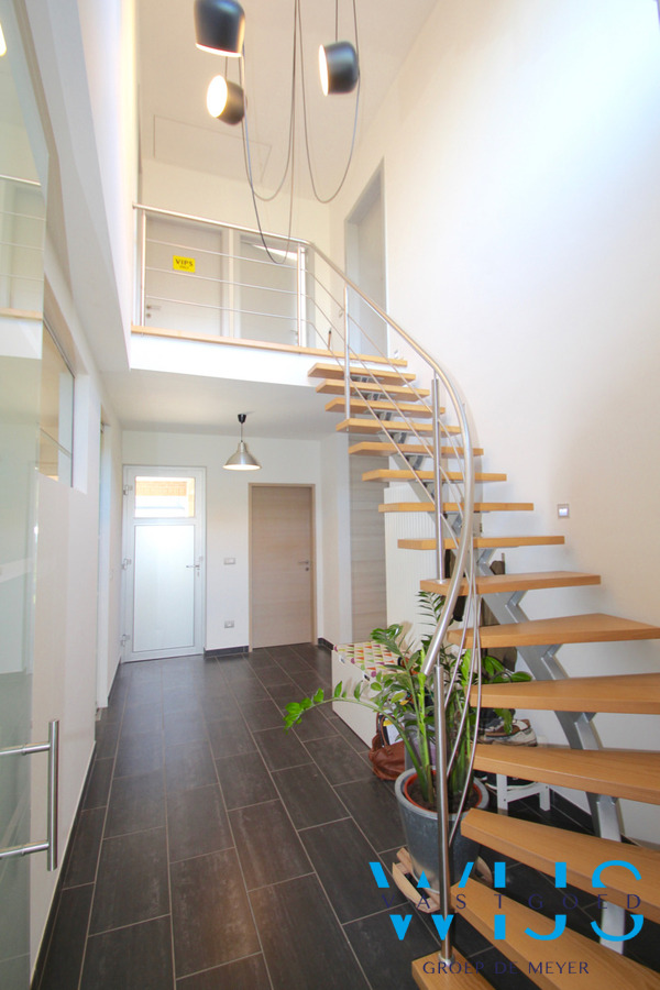 Verrassend ruim woonhuis op een TOPlocatie in ERTVELDE ! 