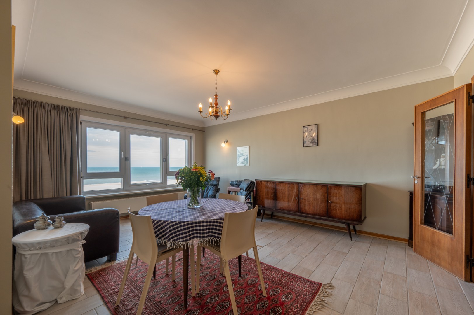 Centraal gelegen appartement met FRONTAAL ZEEZICHT 