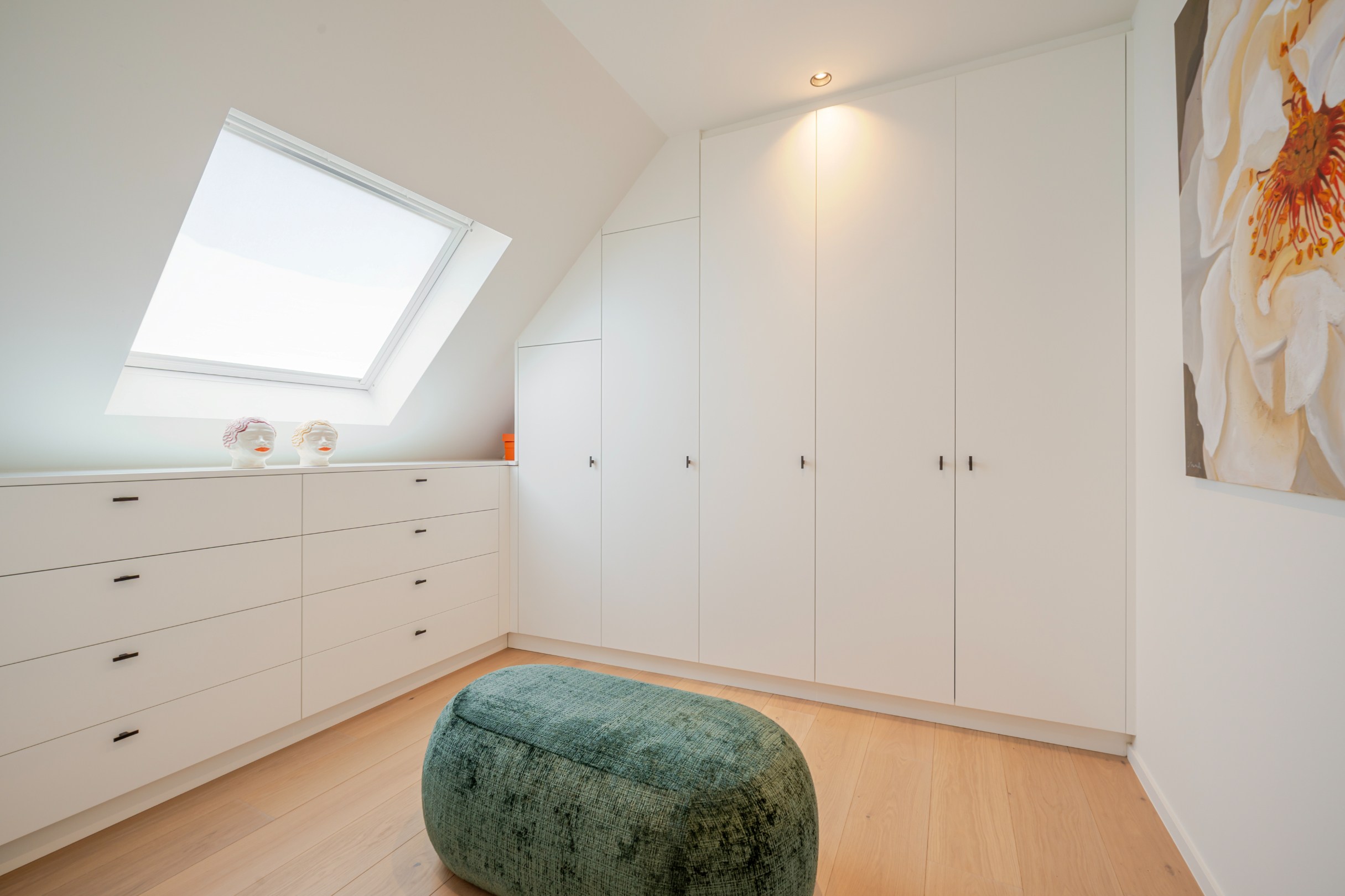 Magnifique villa jumelée très récente avec beaucoup de lumière, idéalement située en bordure du Zoute. 