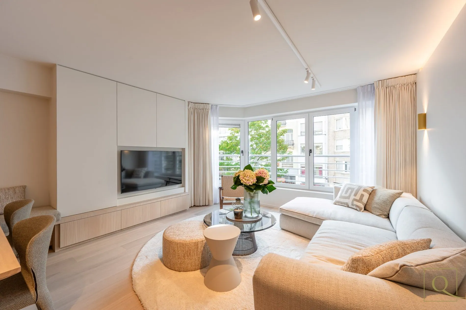Appartement de 3 chambres rénové avec des matériaux de qualité supérieure, situé sur la Lippenslaan près de la digue à Knokke.