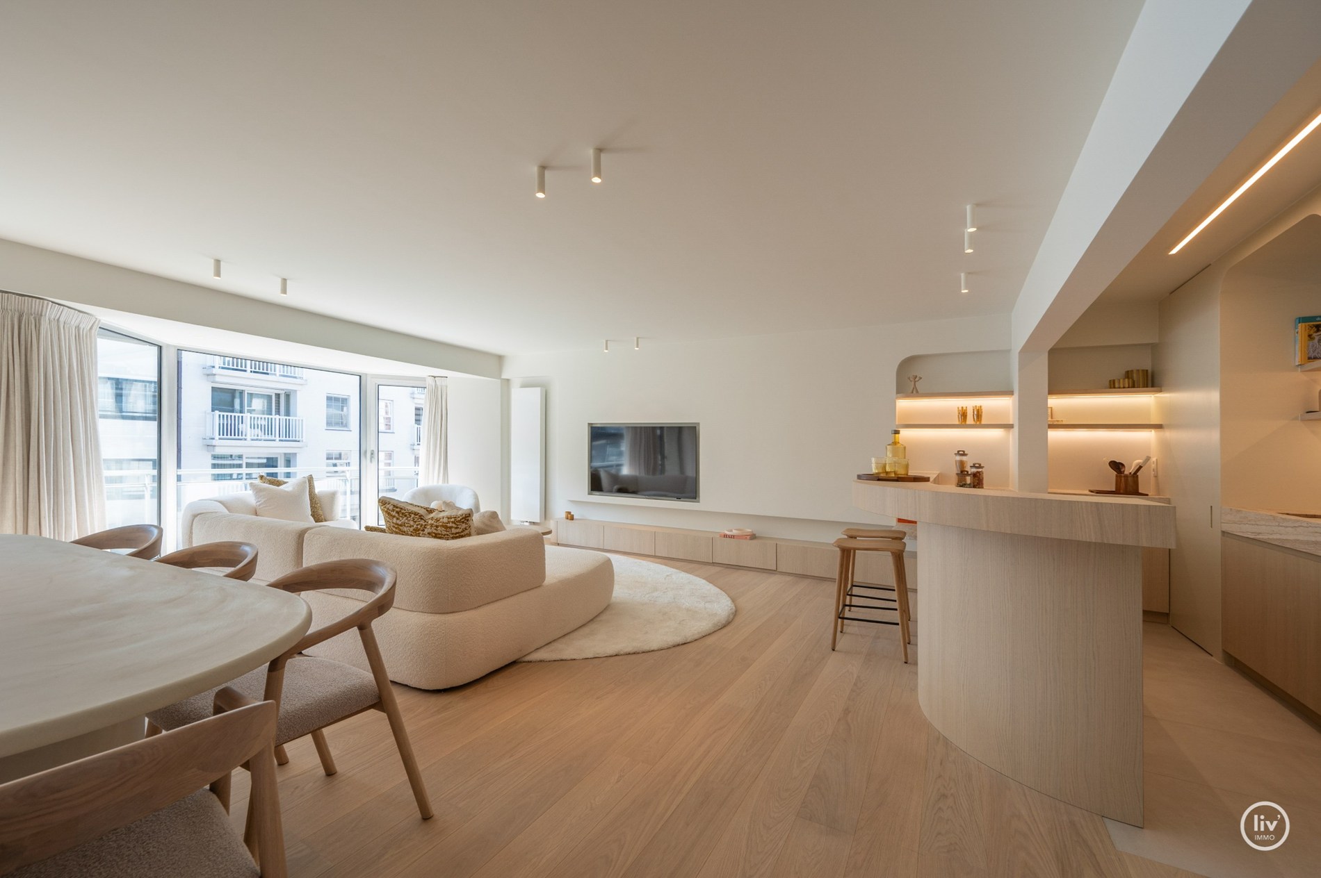 Appartement de plus de 3 chambres avec des finitions très luxueuses et possibilité de garage dans l'immeuble. 