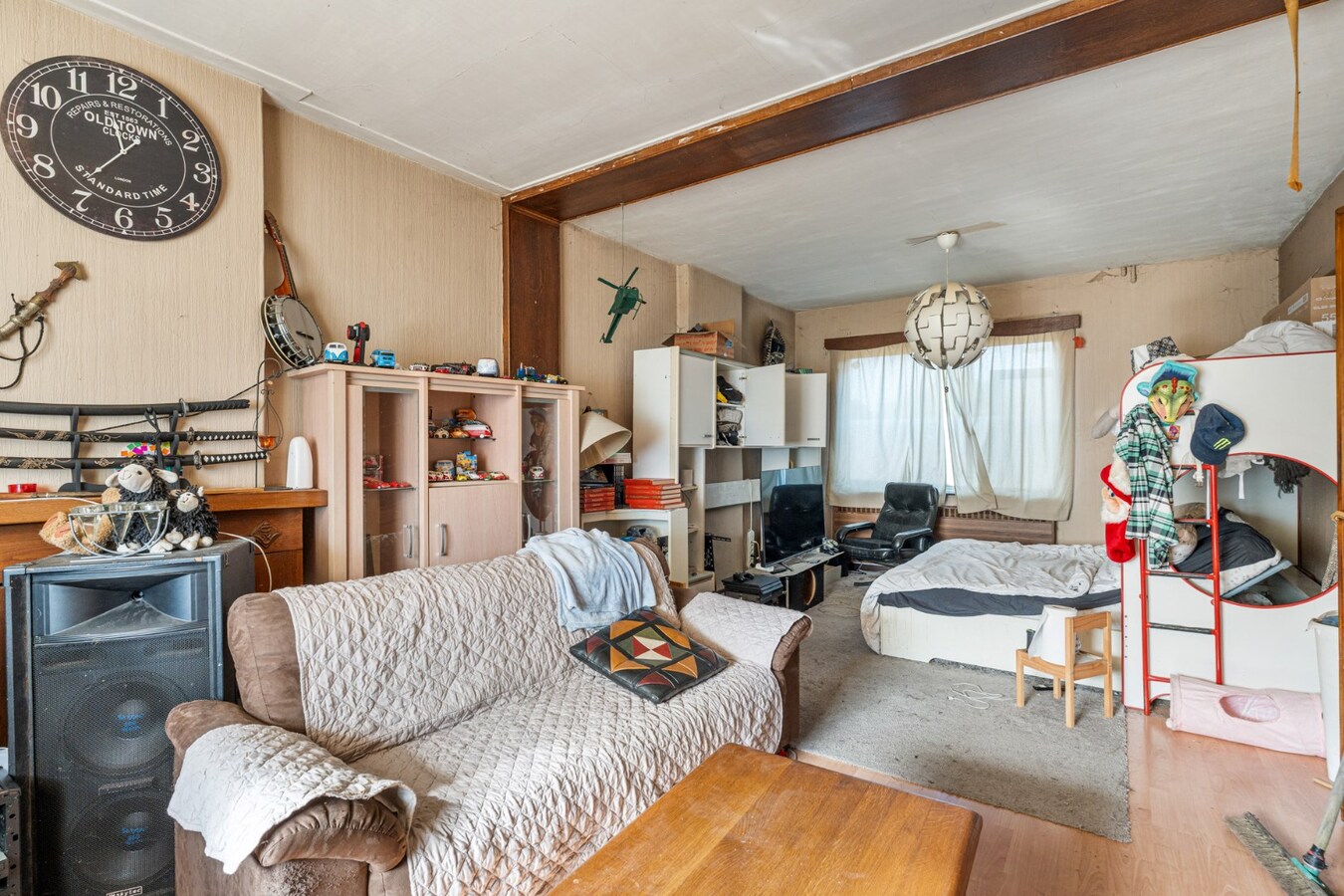 Halfvrijstaande woning op een perceel van 17a30ca met grote werkplaats van maar liefst 110 vierkante meter! 