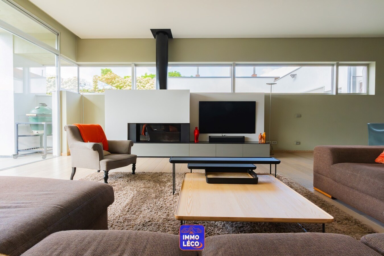 Maison moderne (surface habitable de 486m²), double garage et jardin, en plein centre-ville ! COUP DE COEUR ! 