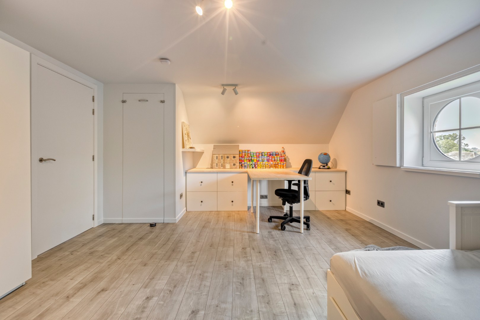 Exclusieve en energiezuinige villa met 5 slpk. in Geel 