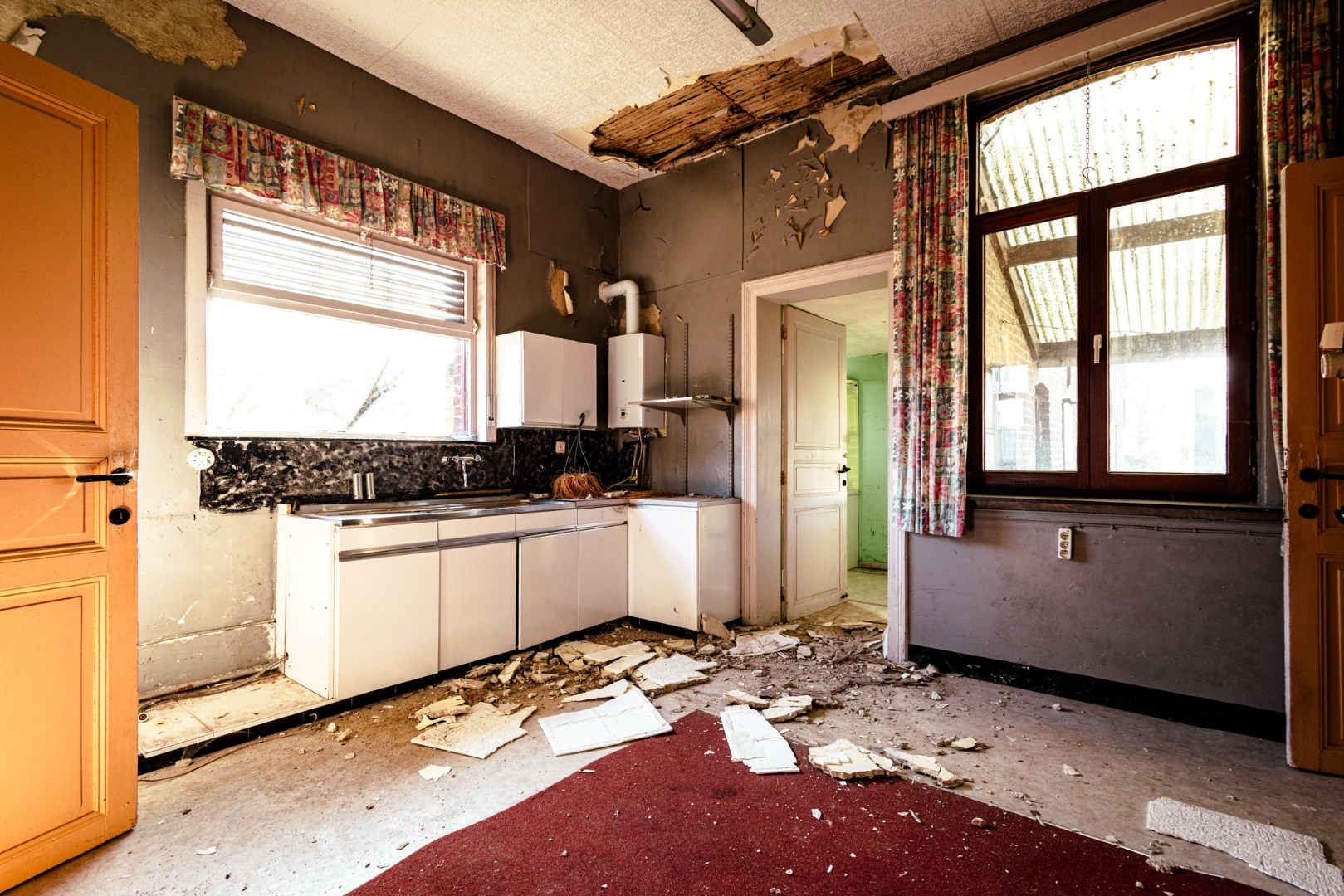 Te renoveren / herop te bouwen pand op 1.041 m² met zicht op achterliggende weilanden te Ronsele 