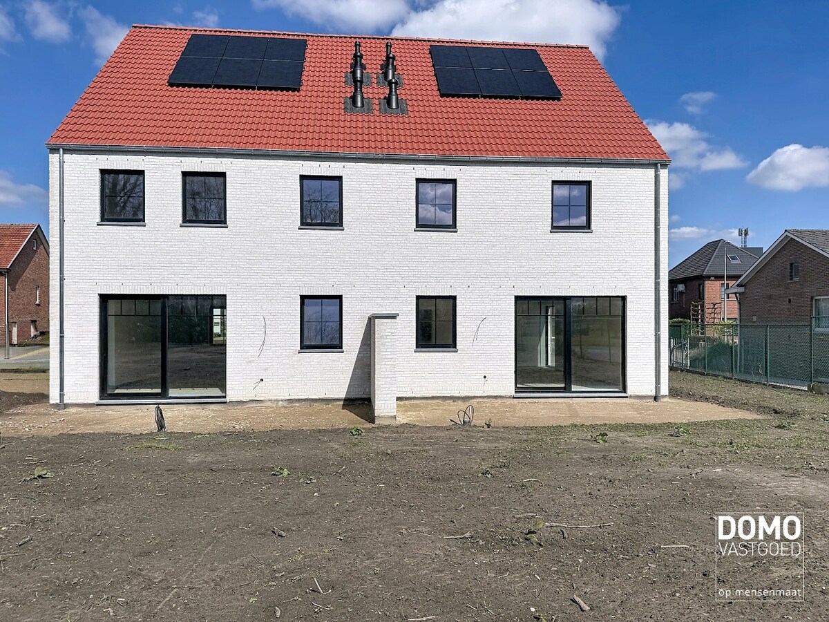 ENERGIEZUINIGE HALFOPENBEBOUWING MET 3 SLAAPKAMERS TE KERMT 