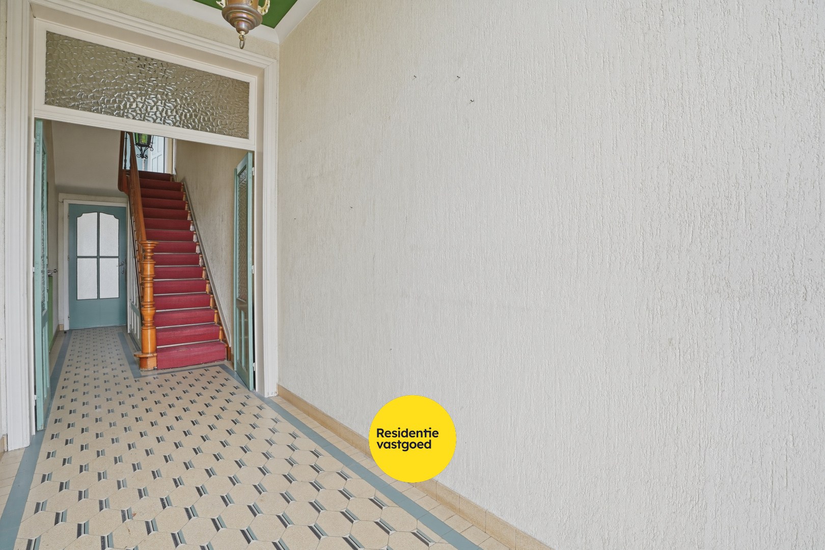 Te renoveren woning met veel op potentieel op topligging. 