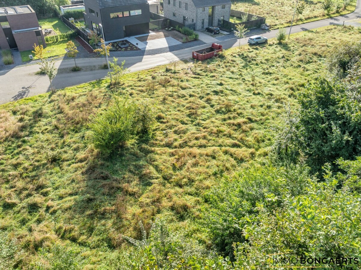 Halfopen bouwgrond op een rustige locatie 