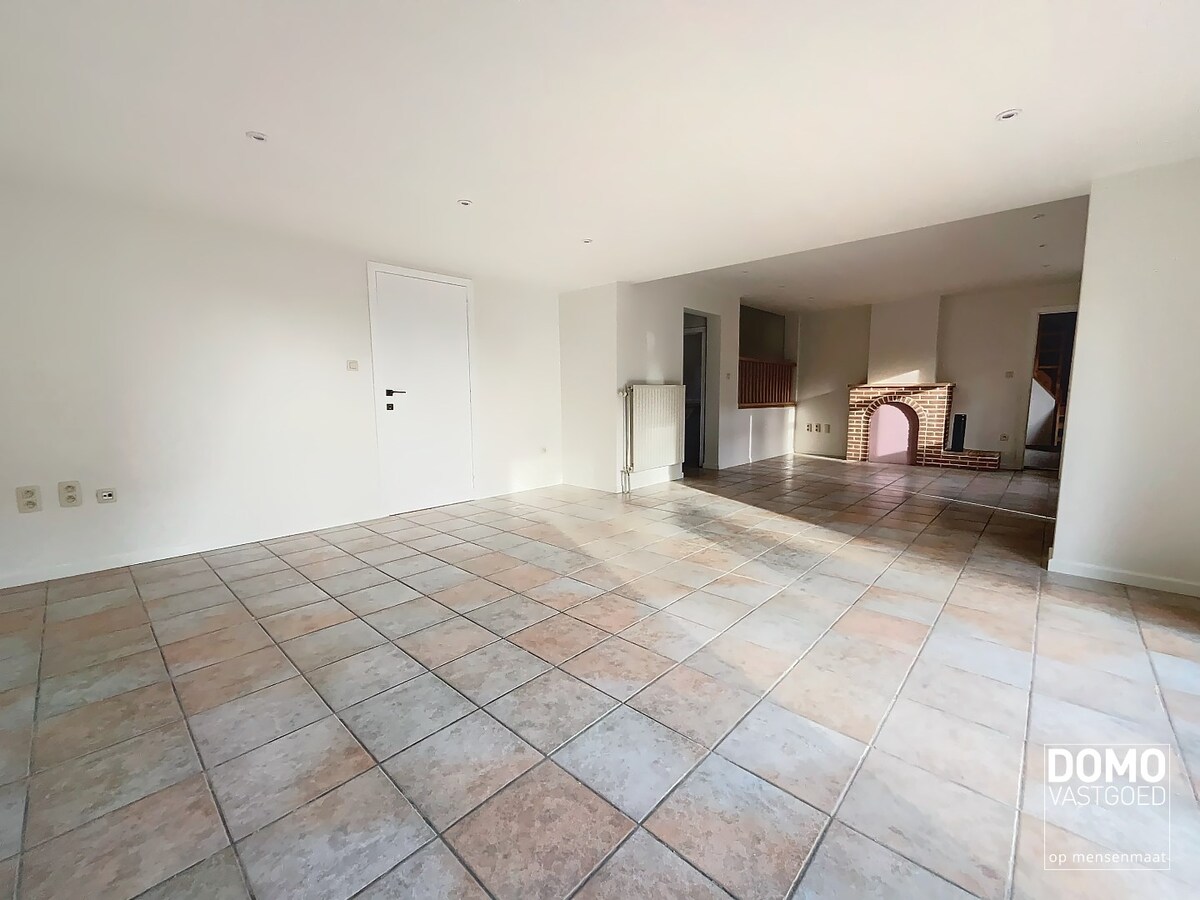 LANDELIJKE WONING MET 3 SLAAPKAMERS EN TUIN IN LUMMEN 