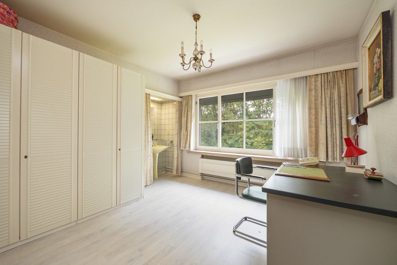 Klassieke villa op een perceel van 3.890 m² met een straatbreedte van 40 meter en Zuid-Oriëntatie te Schilde 
