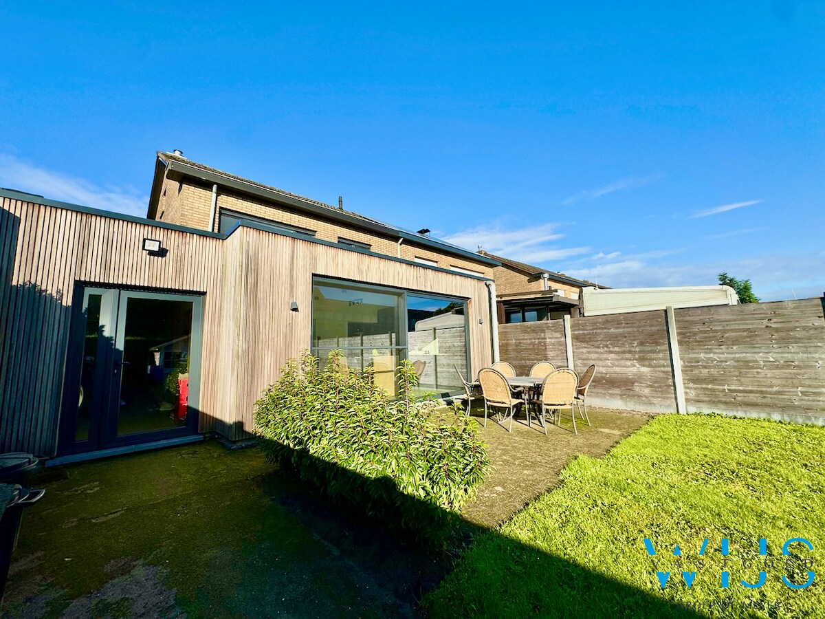 Gezellig instapklaar woonhuis in het hart van Eeklo 