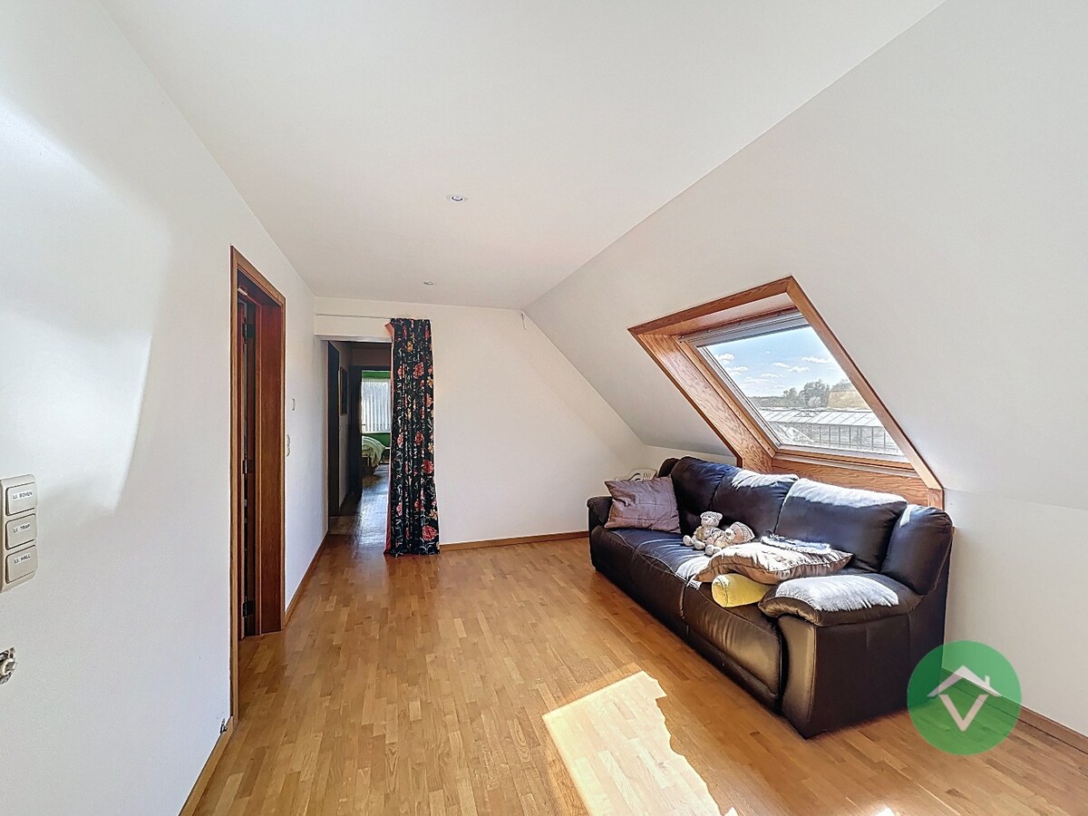 Ruime gezinswoning met dubbele garage in Koekelare 