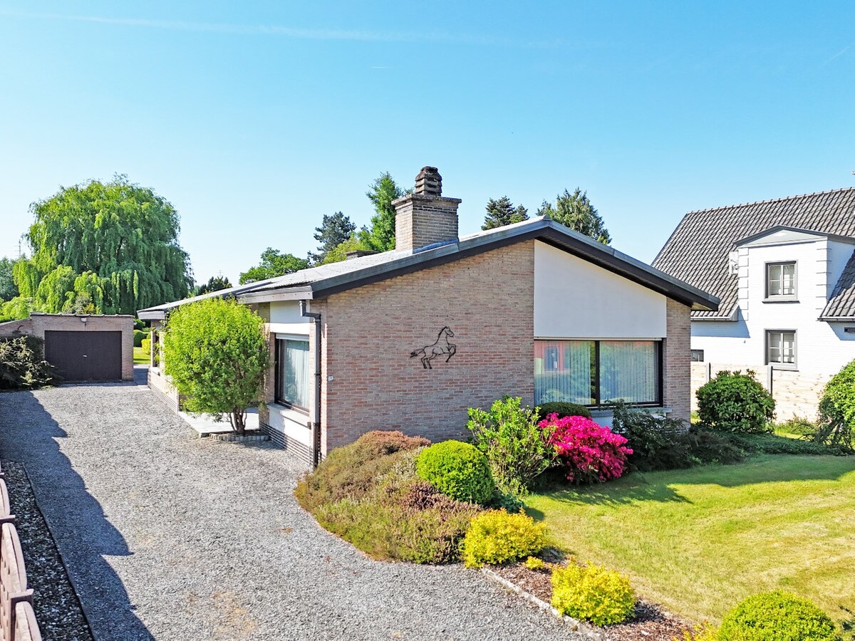 Goed onderhouden seventies bungalow op 19 are te Grimminge 