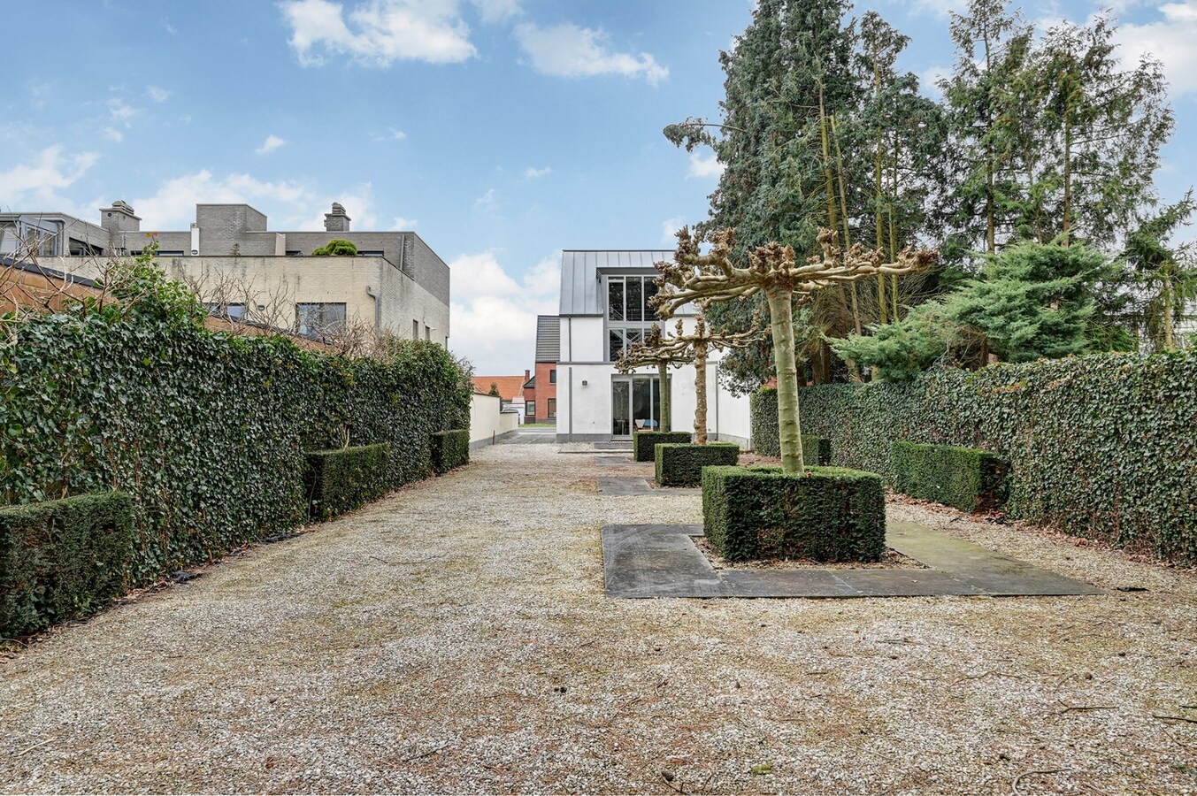 GOED GELEGEN KANTOORGEBOUW TE HERK-DE-STAD met DIVERSE DOELEINDEN 