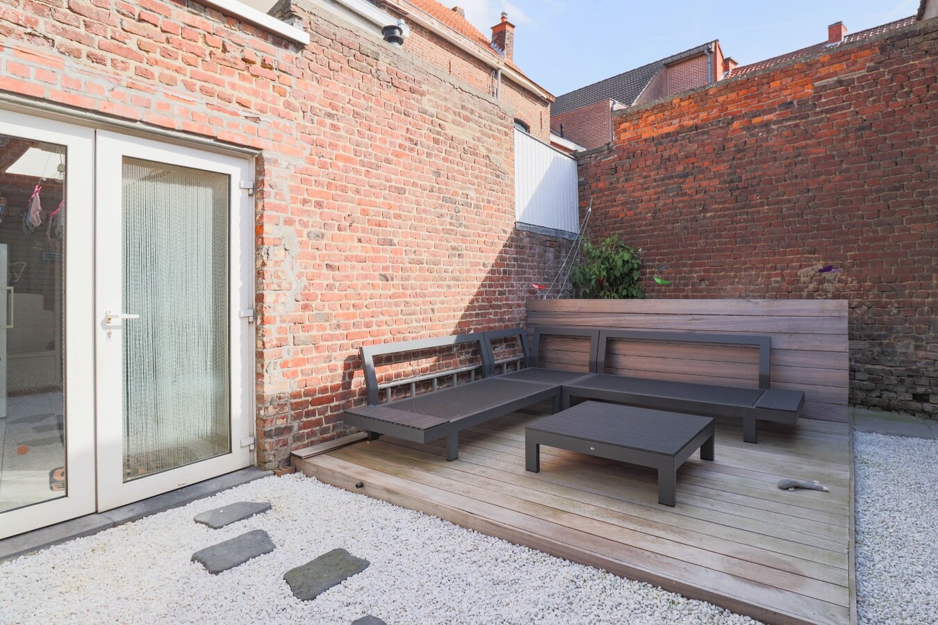 Ruime en recent gerenoveerde gezinswoning met garage te koop ! 