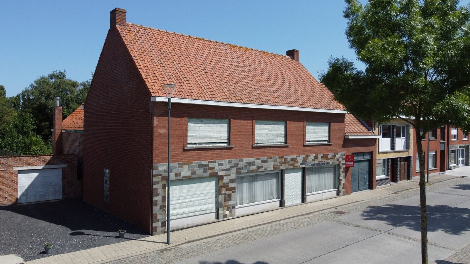 Uiterst ruime woning op groot perceel van 1060m² 