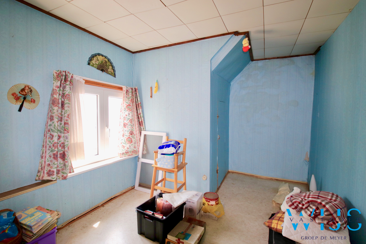 Te renoveren woonhuis op een zeer rustige ligging te Zelzate ! 