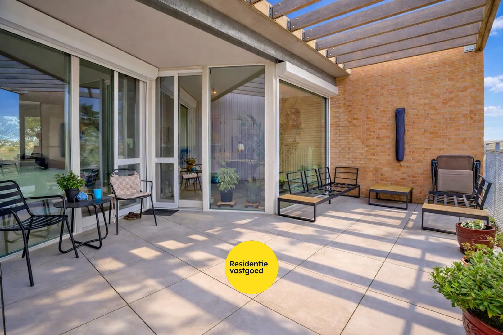 Prachtig 1-slaapkamerappartement met ruim terras (serviceflat) in Residentie Beukenhof, uniek wonen in de dorpskern van Oostduinkerke. 