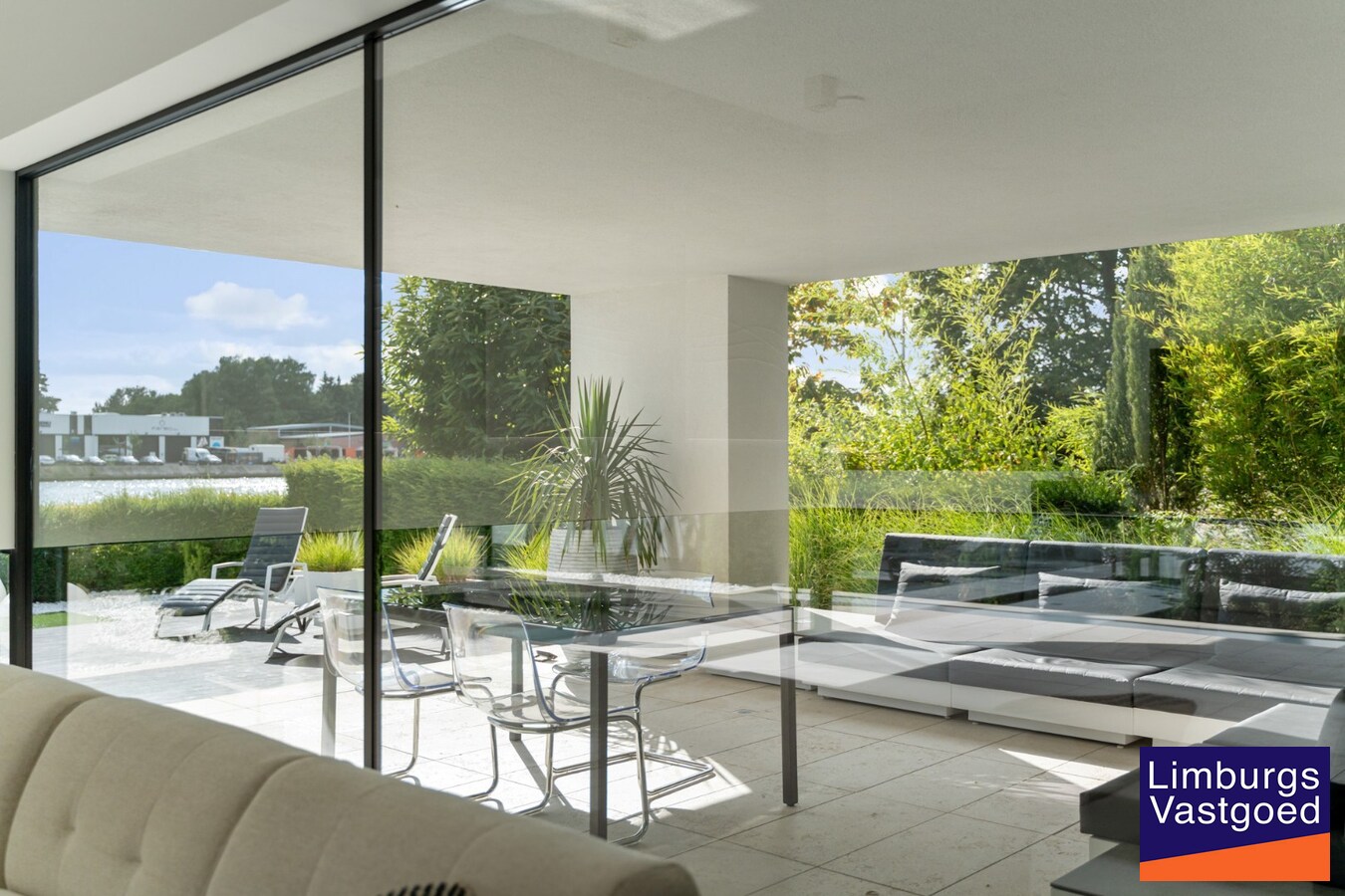 Unieke designvilla met zwembad en panoramisch uitzicht op het Albertkanaal 