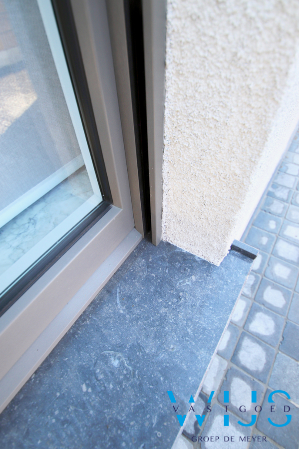 TOTAAL Gerenoveerde bungalow op een TOPlocatie in ERTVELDE ! 