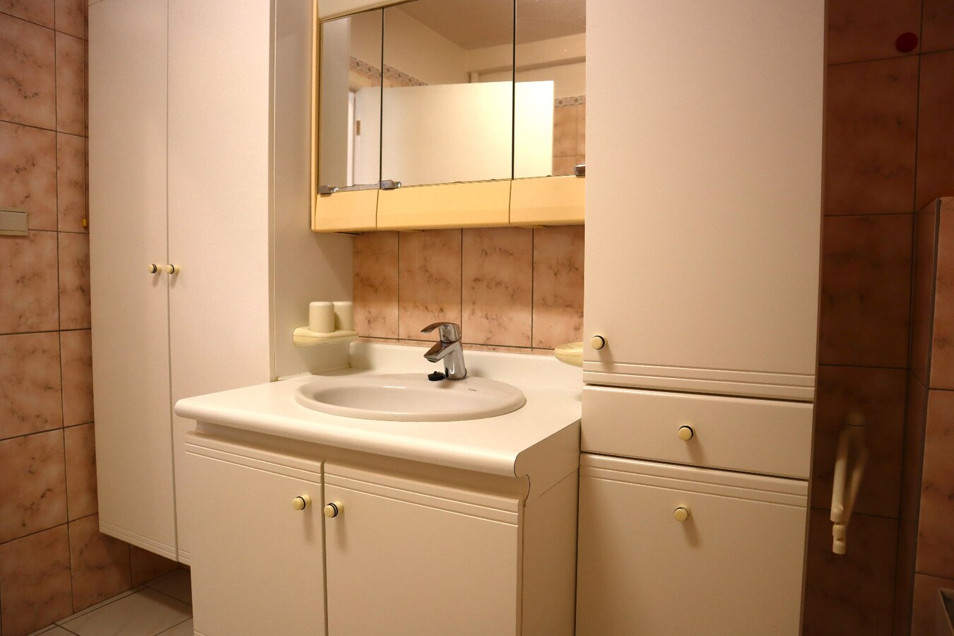 Mooi en goed onderhouden appartement met 2 slaapkamers (incl autostaanplaats) te Tienen 