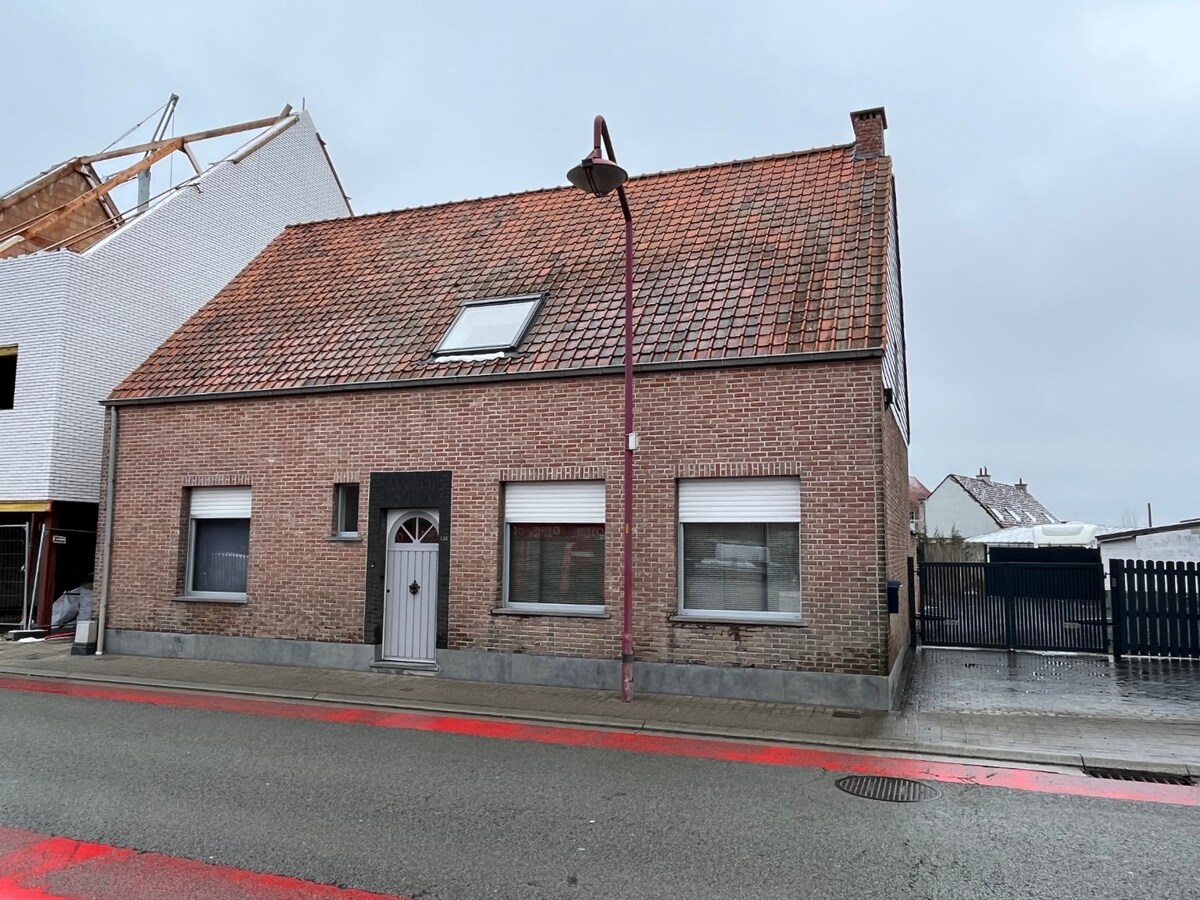 Bijzonder ruime, praktisch ingedeelde gezinswoning 