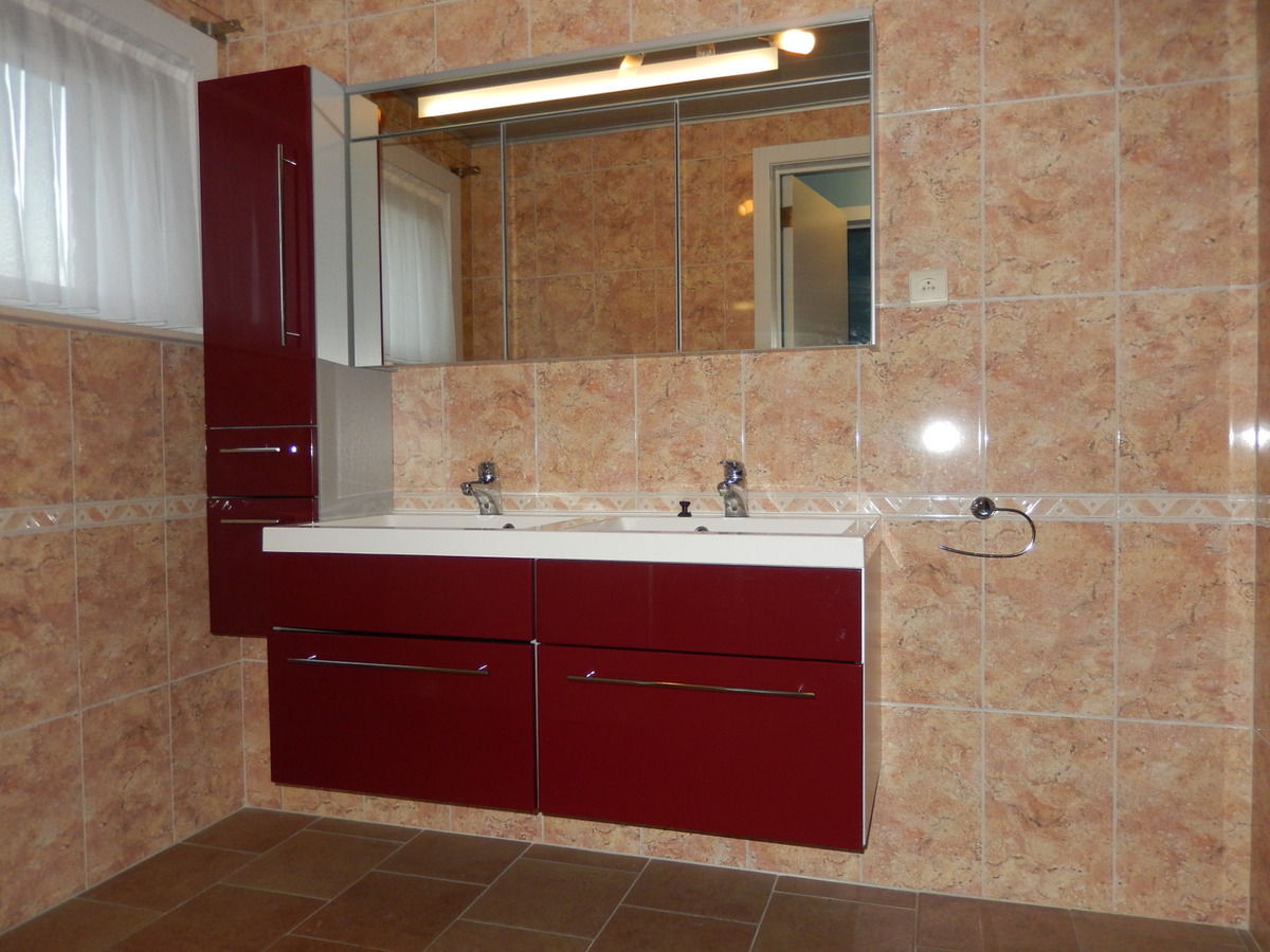 Volledig vernieuwd woning met ruime garage 