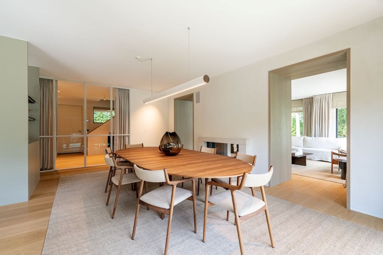 Magnifique villa récente de style contemporain allie une finition intemporelle à un emplacement unique et une vue imprenable sur le Zwin. 