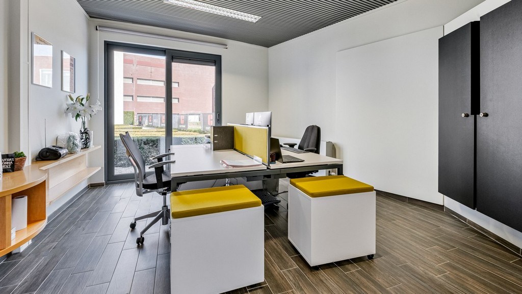 Standalone kantoorgebouw te koop in het industriepark Zwijnaarde