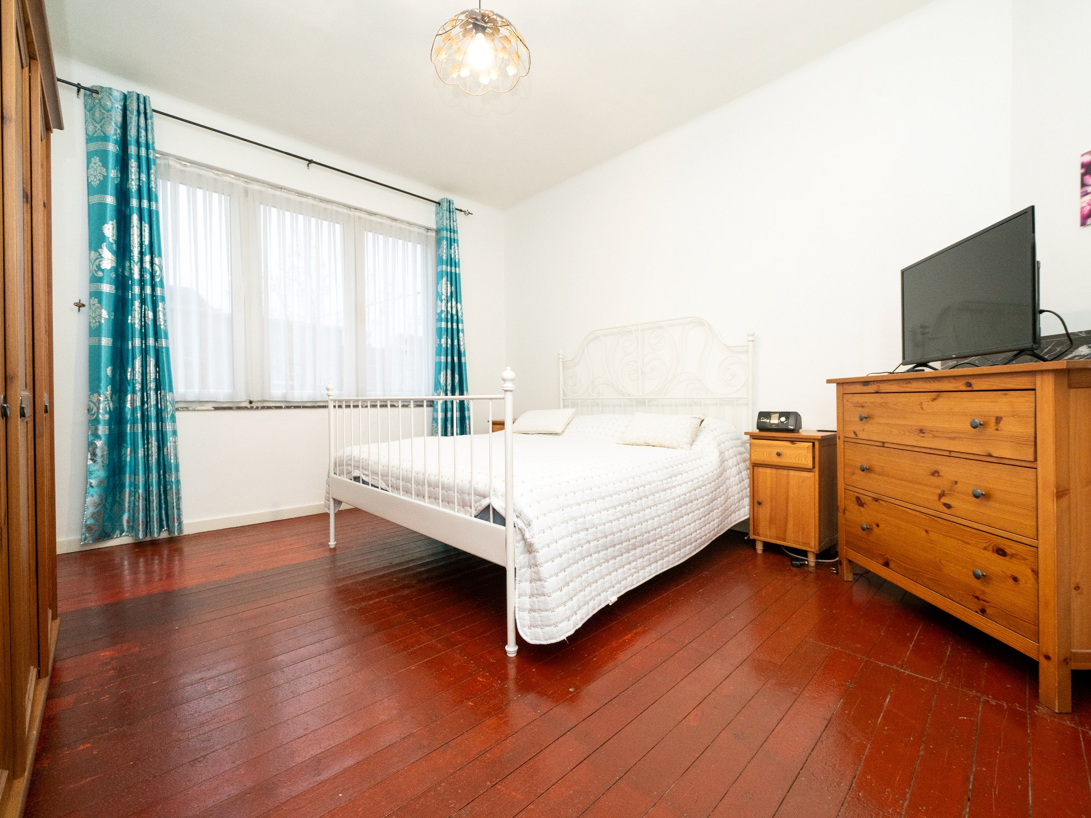 Opbrengstwoning met 3 units op zeer gunstige locatie 