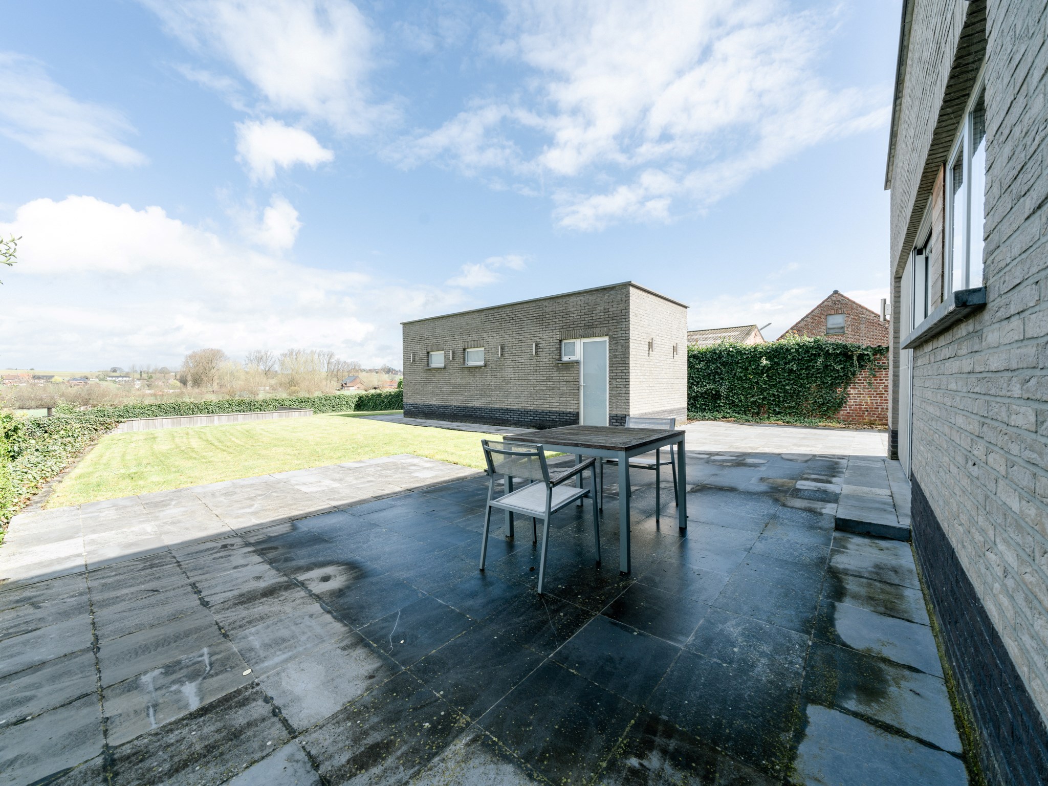 Moderne nieuwbouwvilla met zicht op groen 