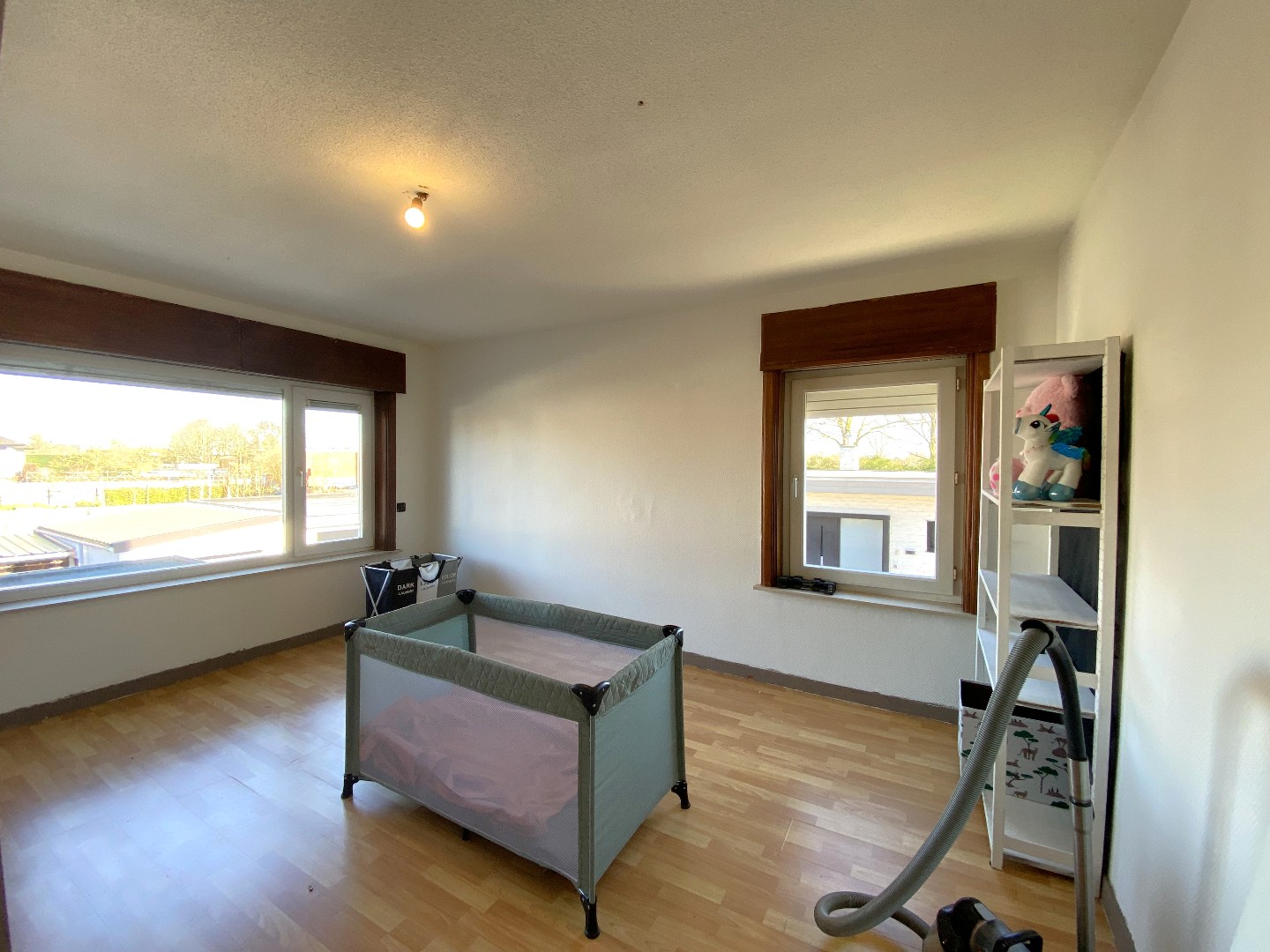 Zeer degelijke halfopen woning op mooie rustige ligging te Beveren-Leie! 