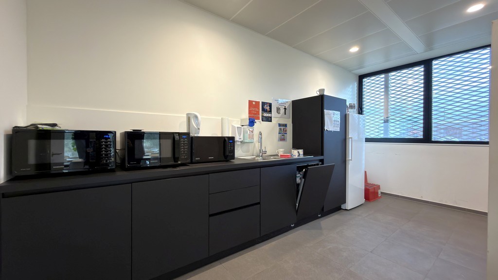 Duurzame kantoren te huur in industriezone te Hoboken