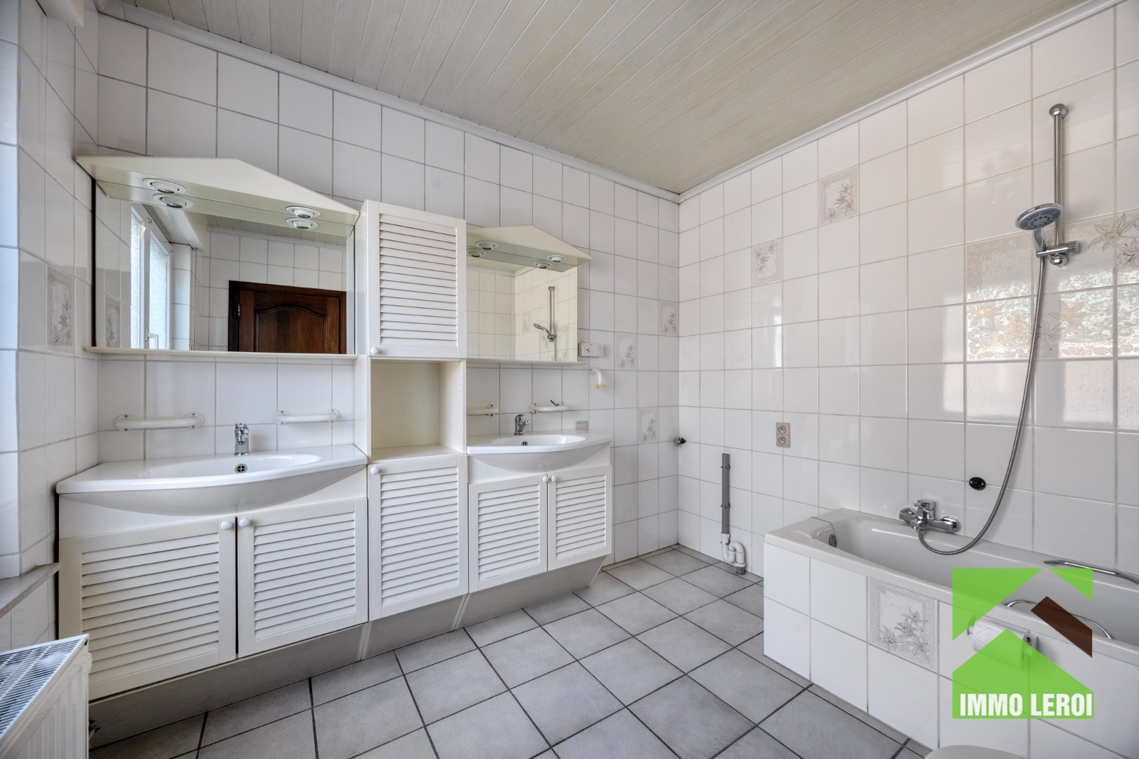 Badkamer met ligbad