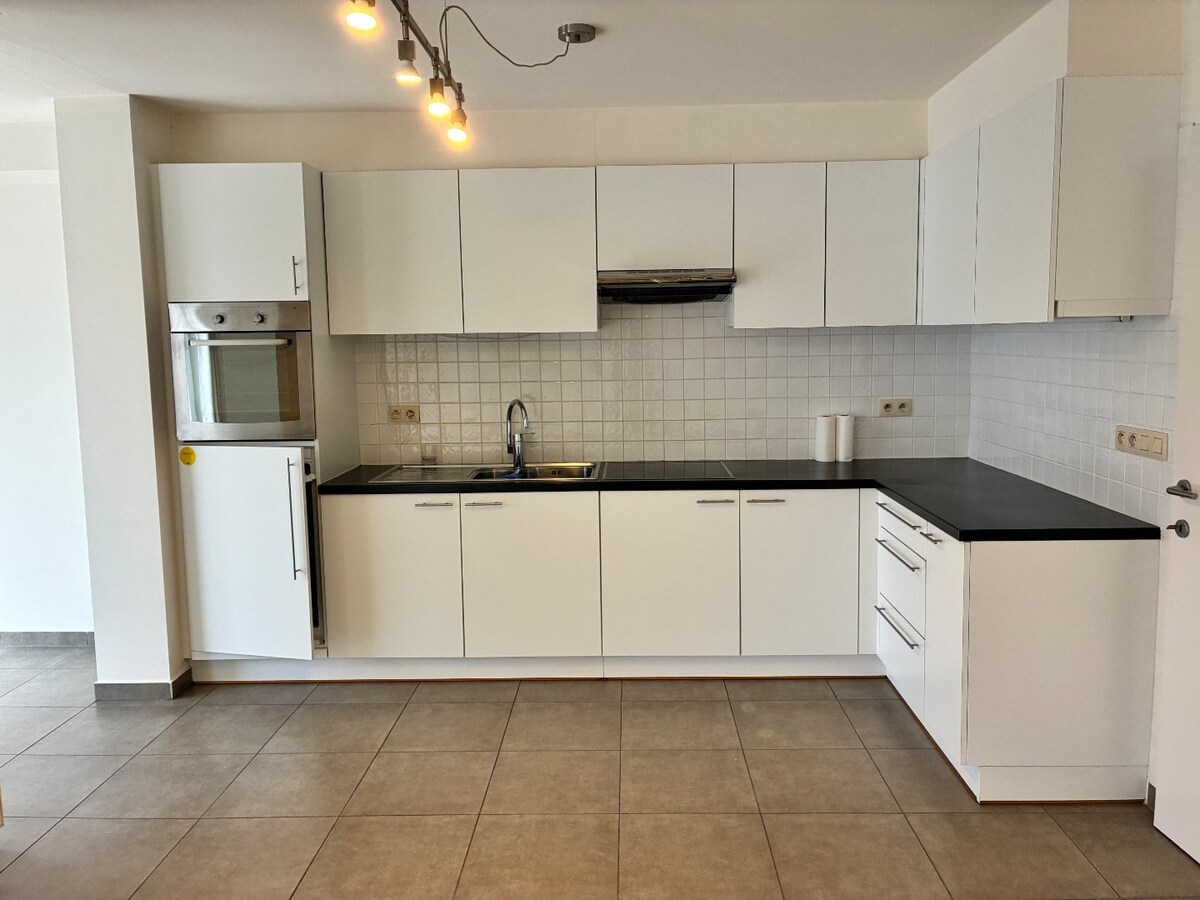 Gelijkvloers appartement mét ruim terras en garage 