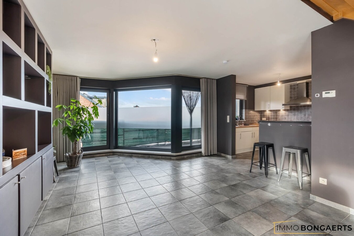 Ruim duplexappartement met 4 slaapkamers 