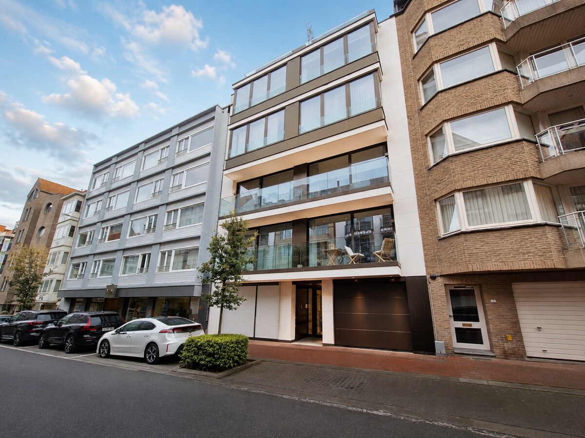 Recent appartement met 2 slaapkamers op topligging in hartje Knokke. 