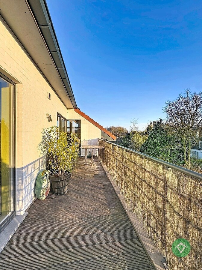 Luxe villa-appartement met dubbele garage en prachtig uitzicht in Koekelare 