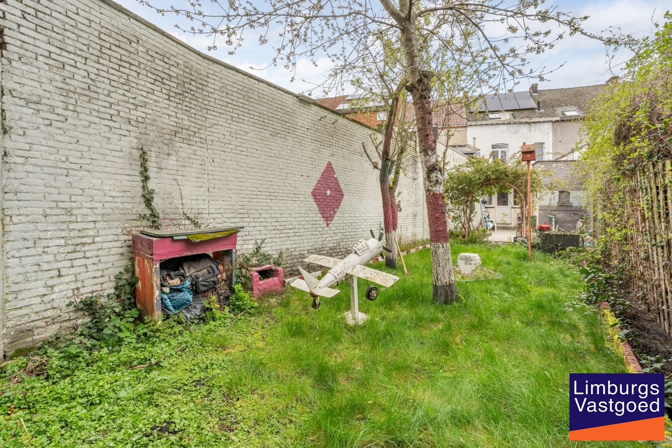 Deels gerenoveerde woning met stadstuin, 3 slpk, 2a60ca, tussen de kleine en grote ring 