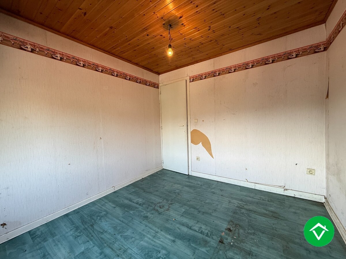 Op te frissen rijwoning met 3 slaapkamers en tuin in centrum Staden 