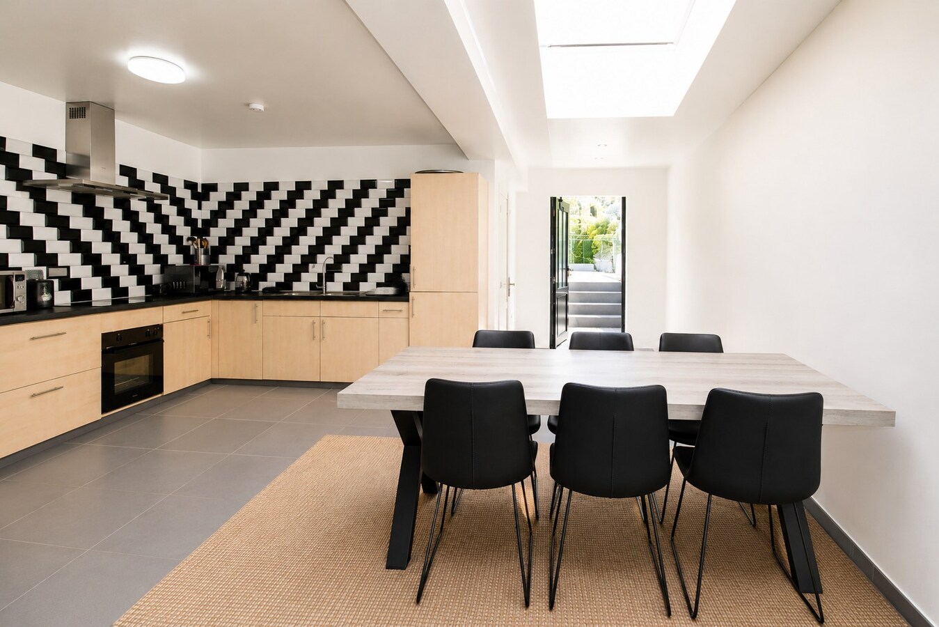 Rustig gelegen en instapklare gezinswoning met 3 slaapkamers, 2 badkamers en diepe tuin in Temse! 