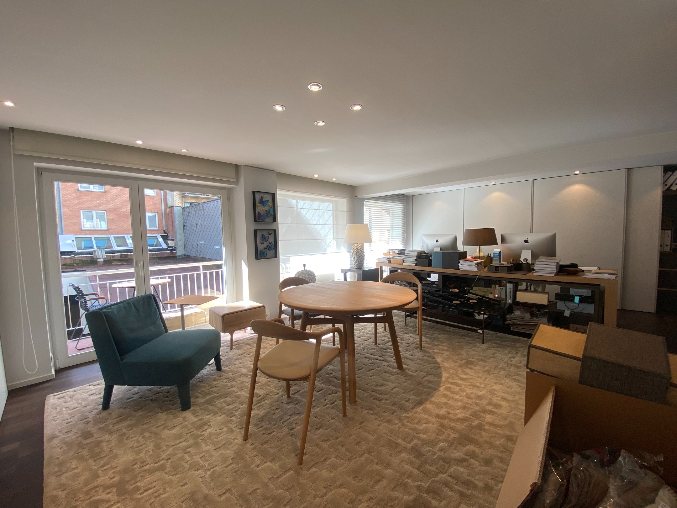 À LOUER : Spacieux local commercial sur la digue du Zoute avec une large vitrine 