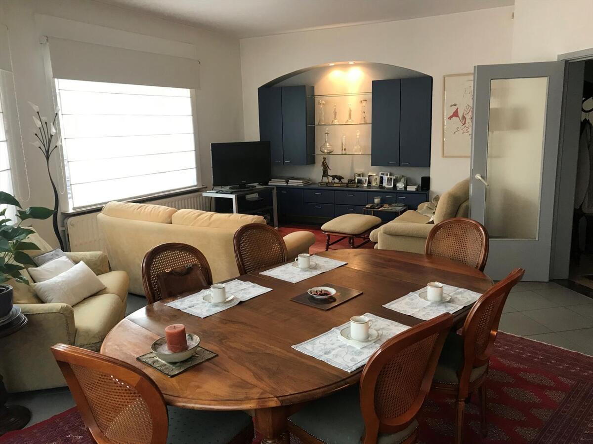 Uitstekend gelegen, lichtrijk appartement met 4 slaapkamers 