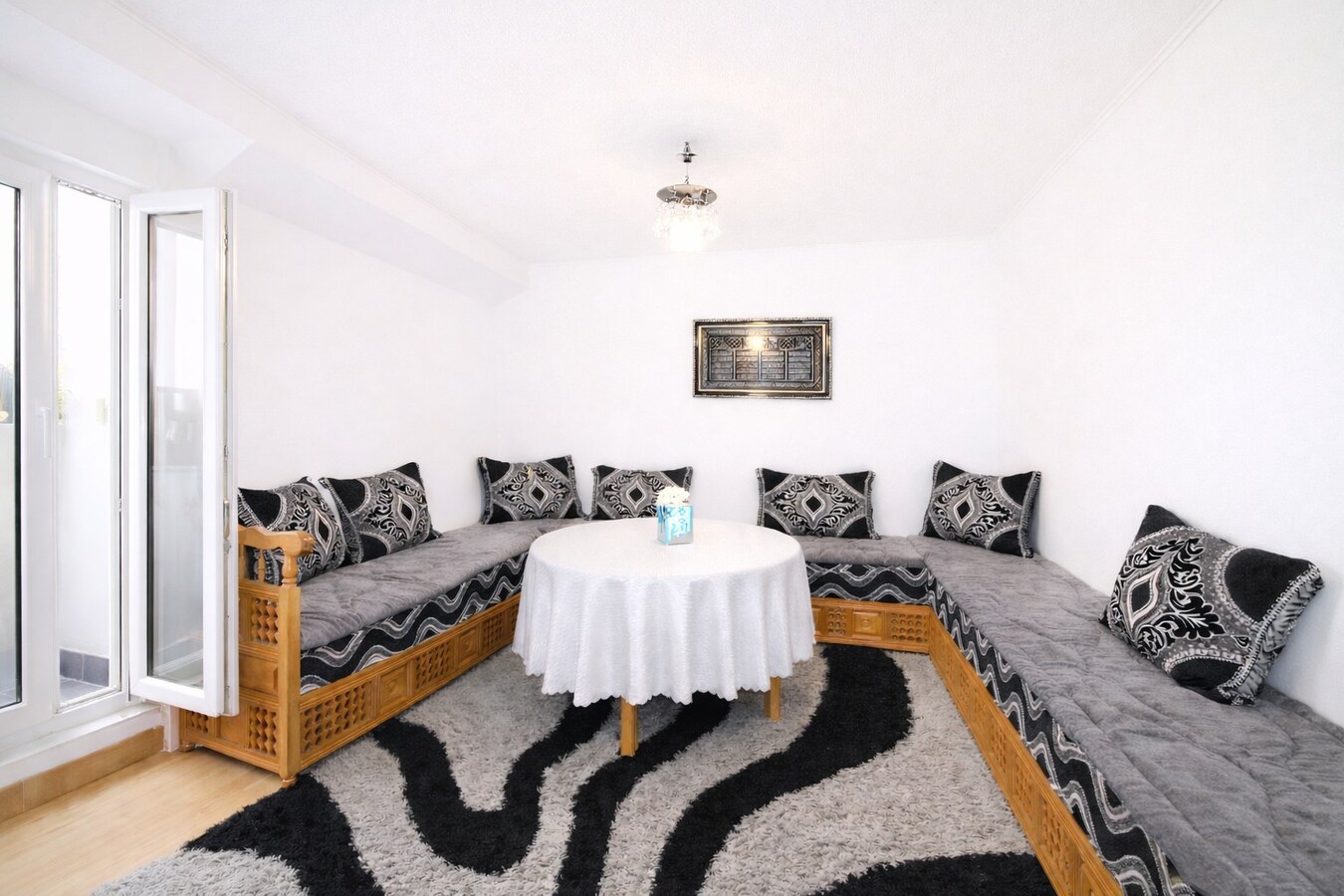 Te koop: Centraal gelegen stadswoning met drie slaapkamers en dakterras in hartje Sint-Niklaas! 