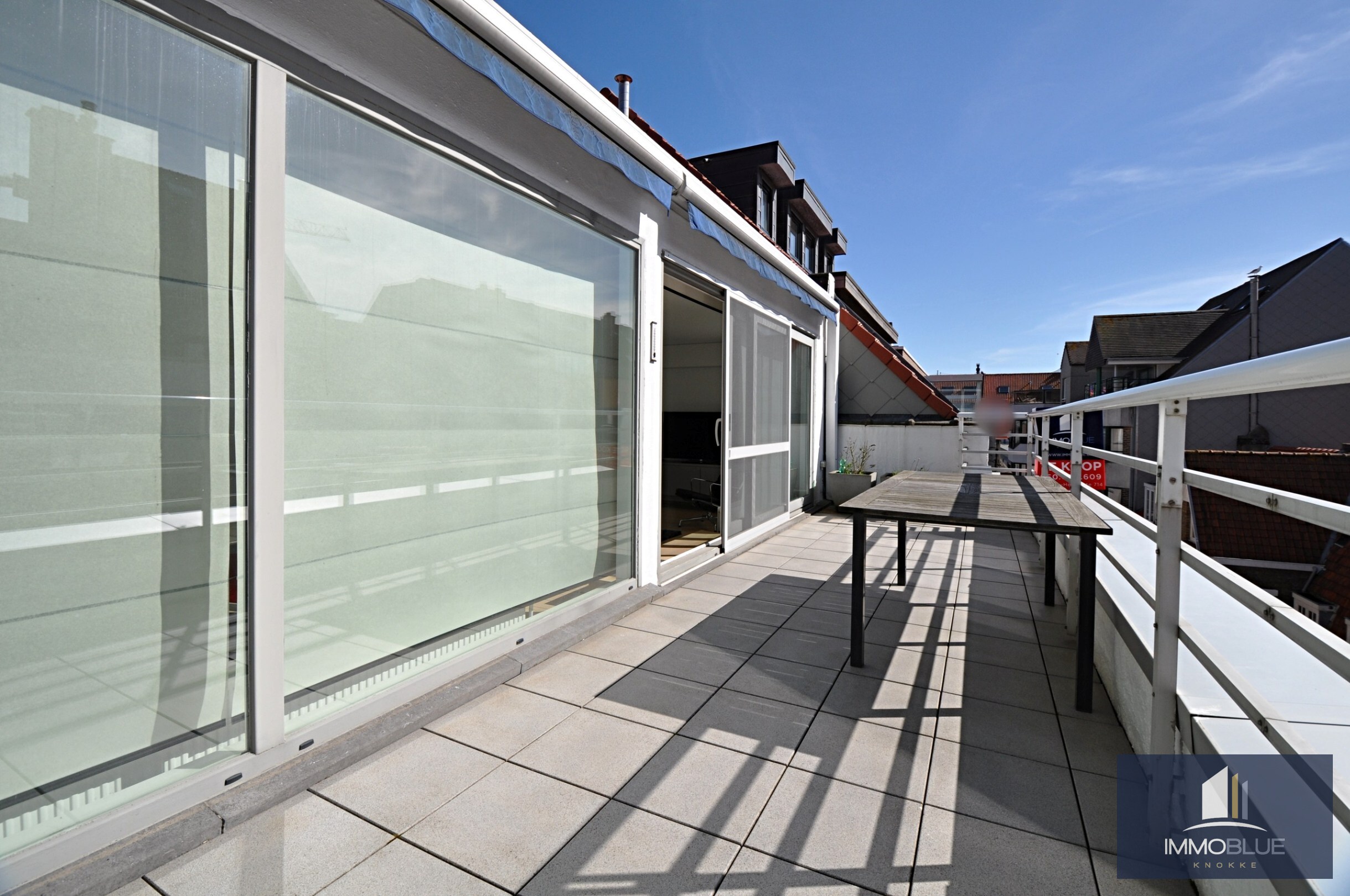 Exclusief: instapklare penthouse met een ruim zonnig terras. 